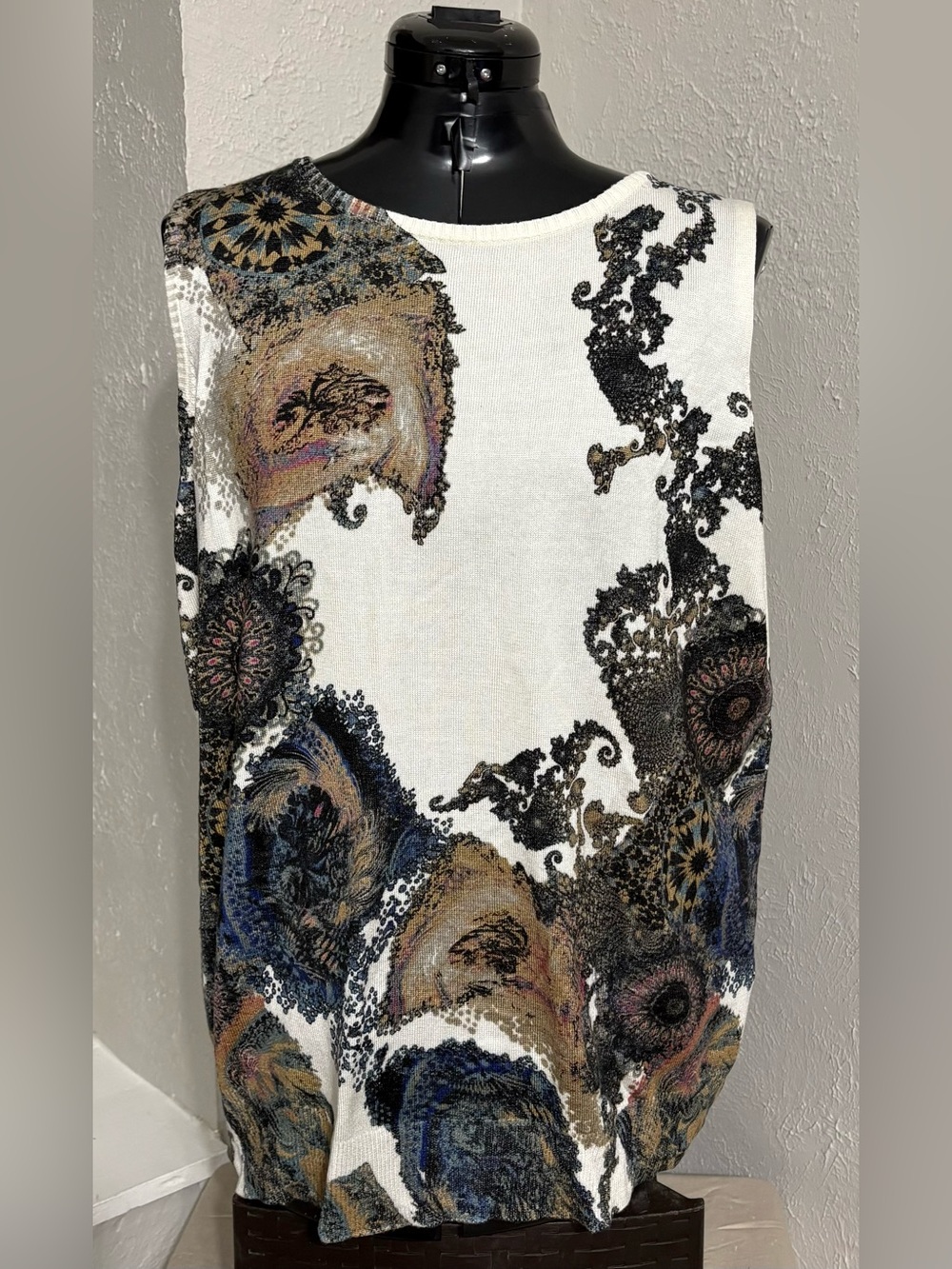 american glamour badgley mischka Women’s Abstract Sleeveless Top 2X. Sweater